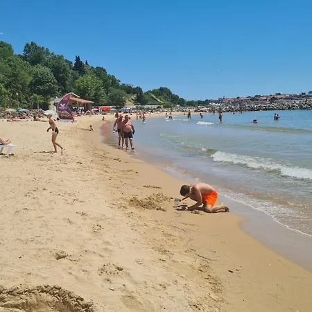 Laguna Beach رافدا